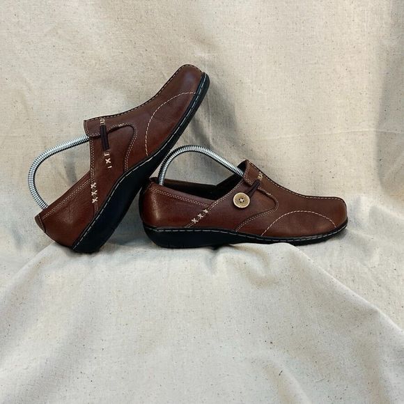 Clarks Bendables Sixty Delta Loafer Womens 8.5W WIDE Brown Leather button 35063 - Picture 4 of 6